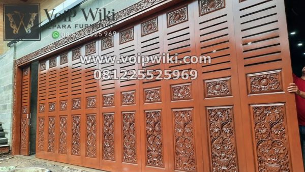 Model Pintu Garasi Kayu